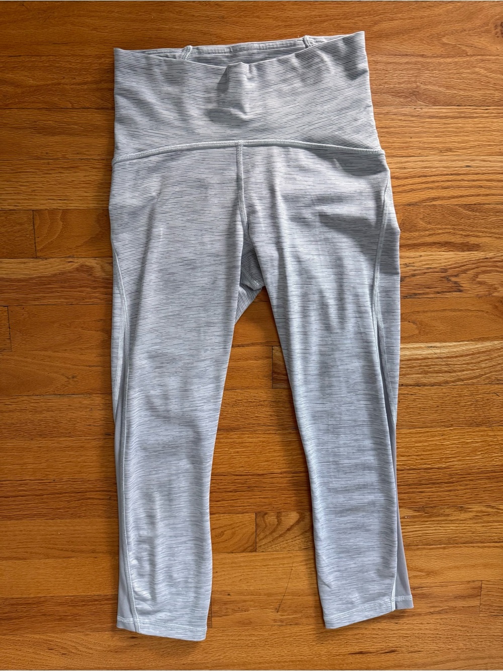 Lululemon Train Times Mesh Panel 21” Tight Women’s 4 Ice Grey Alpine White